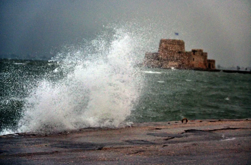  Πυροσβεστική: 120 κλήσεις σε Πελοπόννησο, Δυτική Ελλάδα και Ήπειρο λόγω ισχυρών ανέμων