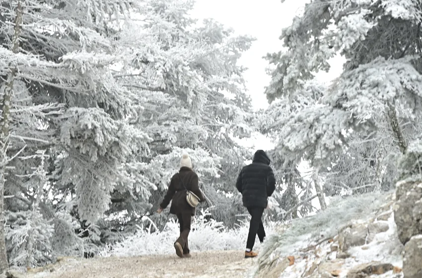  Χιονίζει σε Ηλεία, Μεσσηνία και Σέρρες – Στα λευκά Βίλια και Πάρνηθα (video)