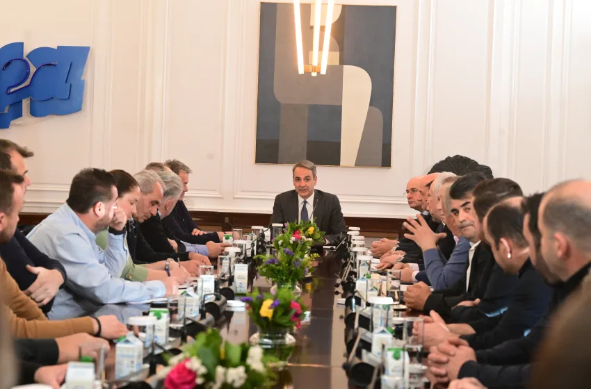  Συνάντηση Μητσοτάκη-αγροτών: Όλες οι βελτιώσεις, κατάργηση ΦΠΑ στο αγροτικό πετρέλαιο- Νέο ραντεβού την επόμενη εβδομάδα