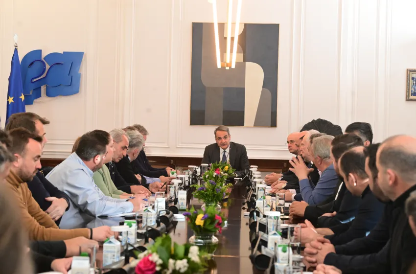  Μητσοτάκης μετά τη συνάντηση με αγρότες: Ουσιαστική και με νέα μέτρα-Κομματική μειοψηφία επιμένει στα μπλόκα