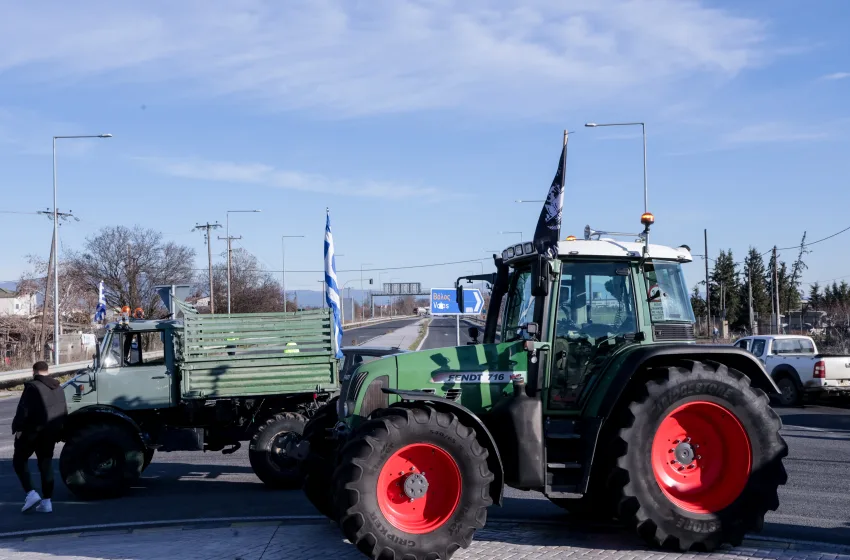 Αγρότες: Ανοιχτοί δρόμοι παραμένουν στα μπλόκα- Η τελική λίστα στη συνάντηση με τον πρωθυπουργό- Ποιοι μένουν εκτός