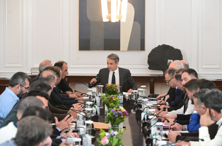  “Δεν είμαστε ικανοποιημένοι” λένε οι αγροτές μετά την συνάντηση με Μητσοτάκη- Αποφάσεις στα μπλόκα-Τι συζητήθηκε