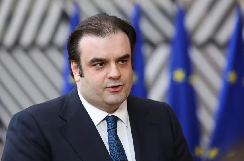  Πιερρακάκης: Εως και 300 ευρώ αύξηση στους μισθούς