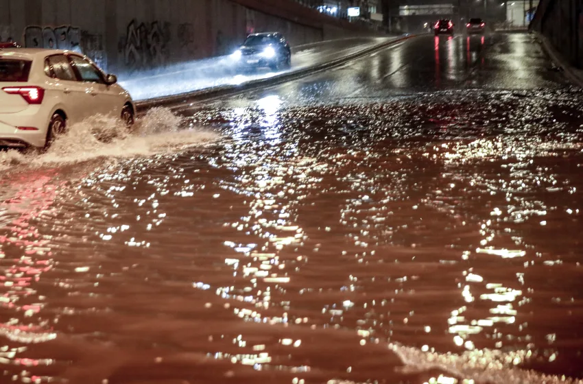  Κακοκαιρία: Συγκλονιστικές εικόνες και βίντεο από τις πλημμύρες στην Αττική