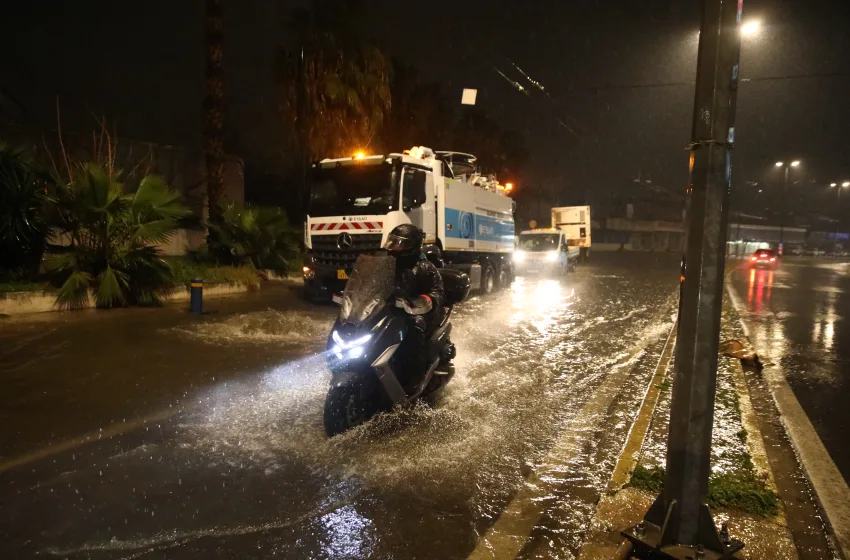 Εγκλωβισμένη οικογένεια τεσσάρων ατόμων στον Κάλαμο
