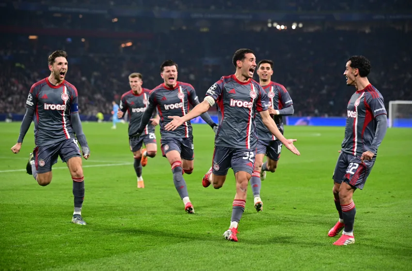  Γράφει ιστορία ο Ολυμπιακός: Κέρδισε 1-2 τον Άγιαξ και πήρε την πρόκριση στα playoffs του Champions League