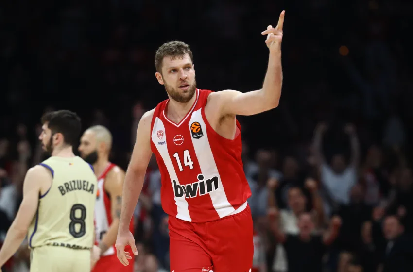  Ολυμπιακός: Τιμωρία μιας αγωνιστικής στον Βεζένκοφ για το επεισόδιο με τον Πετρόπουλο