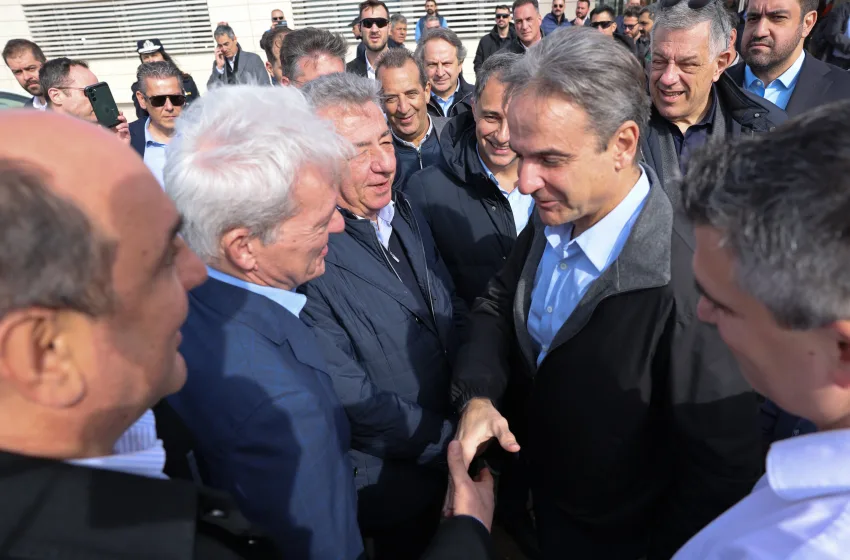  Μητσοτάκης: Η Κρήτη αλλάζει- Επισκέφθηκε το εργοτάξιο του αεροδρομίου στο Καστέλλι 