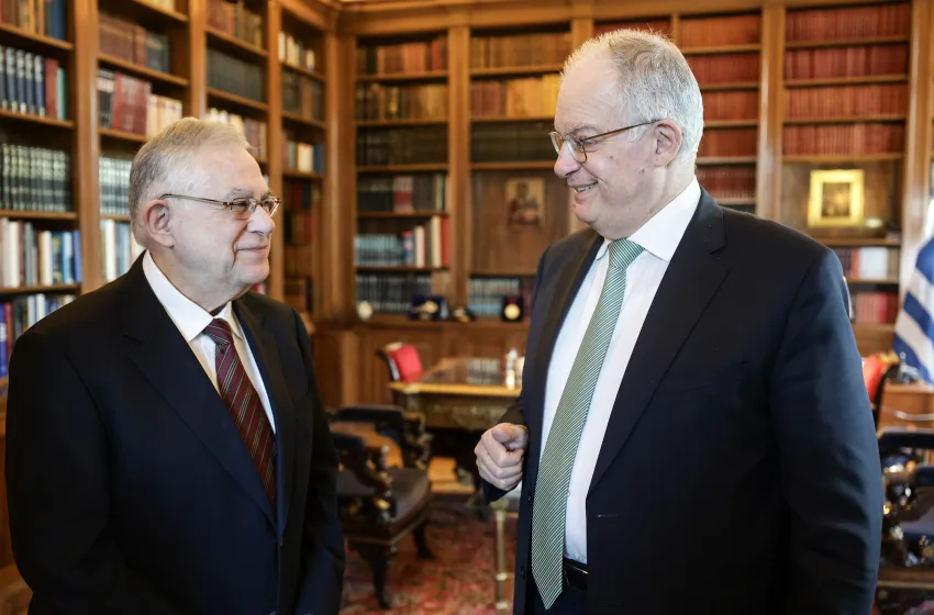  Συνάντηση Τασούλα με τον Λουκά Παπαδήμο στο Προεδρικό Μέγαρο