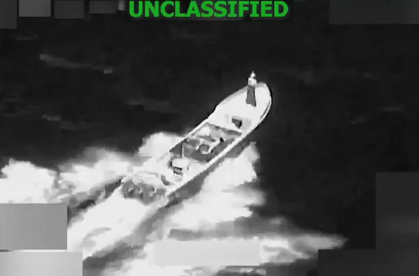 Βίντεο ντοκουμέντο: Η στιγμή που αμερικανικές δυνάμεις βομβαρδίζουν ταχύπλοο που φέρεται να μετέφερε ναρκωτικά-Δύο νεκροί