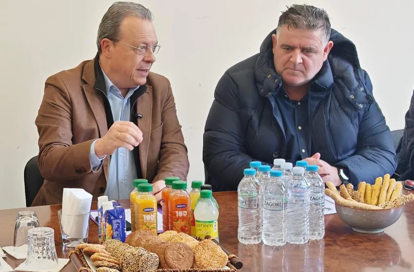  Φάμελλος: ”Η ΝΔ επιτίθεται εκδικητικά στον κλάδο των ταξί για να εξυπηρετήσει ιδιωτικά συμφέροντα μεγάλων εταιρειών”