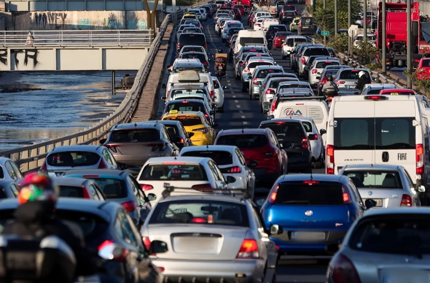  Ρεπορτάζ libre: Ο πιο γερασμένος στόλος αυτοκινήτων κυκλοφορεί στην Ελλάδα- Γιατί αυτό δεν αλλάζει