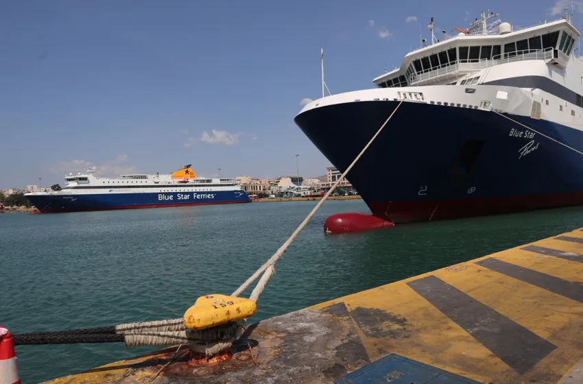  Δεμένα πλοία στον Πειραιά χωρίς να έχει εκδοθεί απαγορευτικό- Ταλαιπωρία για τους επιβάτες