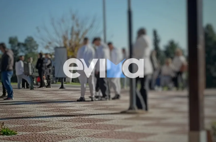  Χαλκίδα: Θρήνος στην κηδεία του 15χρονου Λεωνίδα που έπεσε από την Υψηλή Γέφυρα 