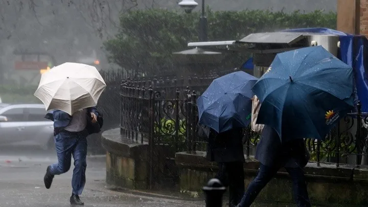  Ξαφνικές πλημμύρες στην πολιτεία της Βικτώρια στην Αυστραλία – Αυτοκίνητα παρασύρθηκαν στη θάλασσα
