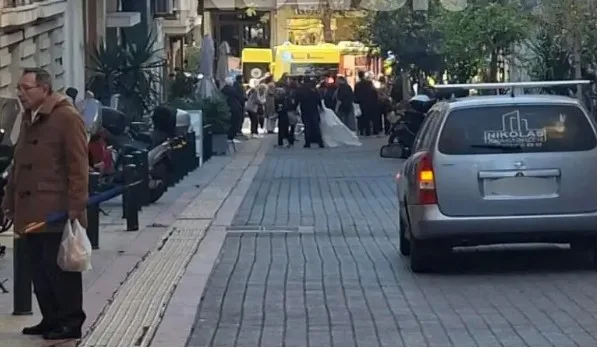  Πατησίων:Στο νοσοκομείο γυναίκα, όταν έπεσε πάνω της σταυρός φαρμακείου