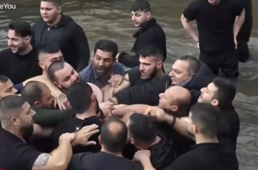  Φλώρινα:Μπροστά στον Δένδια… έπαιξαν ξύλο για τον Τίμιο Σταυρό (vid)