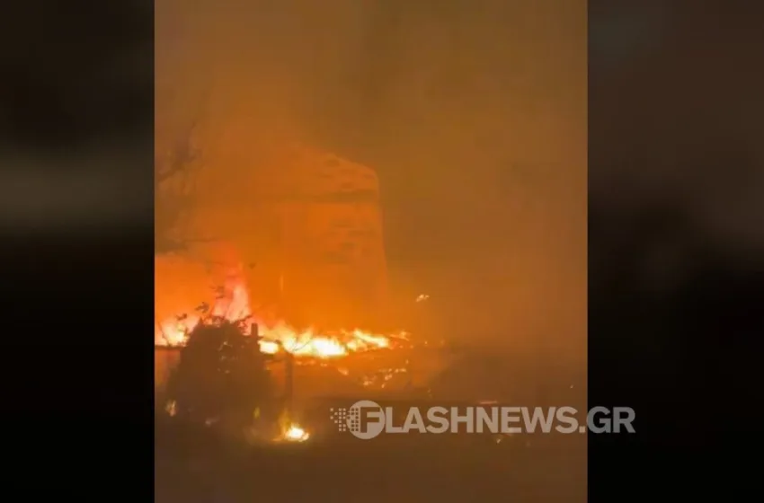  Μεγάλη φωτιά στην Κίσσαμο Χανίων- Καίει κοντά σε σπίτια (vid)