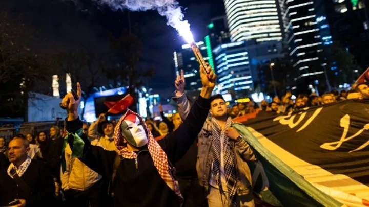  Εκατοντάδες χιλιάδες άνθρωποι διαδήλωσαν στην Κωνσταντινούπολη για τη Γάζα