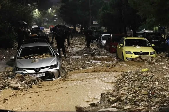 Άνω Γλυφάδα: Βομβαρδισμένο τοπίο-Συγκλονιστικές μαρτυρίες για τη θανάσιμη παράσυρση της 56χρονης-Το ζήτημα της άναρχης δόμησης 9 gl1