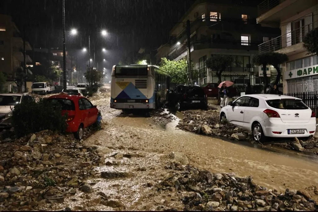 Άνω Γλυφάδα: Βομβαρδισμένο τοπίο-Συγκλονιστικές μαρτυρίες για τη θανάσιμη παράσυρση της 56χρονης-Το ζήτημα της άναρχης δόμησης 12 gl4