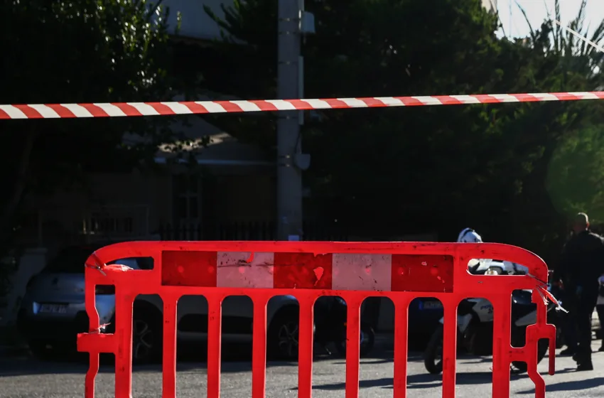  Άγριο έγκλημα στη Γλυφάδα-Νεκρός άνδρας σε πορτ παγκάζ αυτοκινήτου-Συνελήφθη ο γιος-Είχε σκοτώσει τη μητέρα του