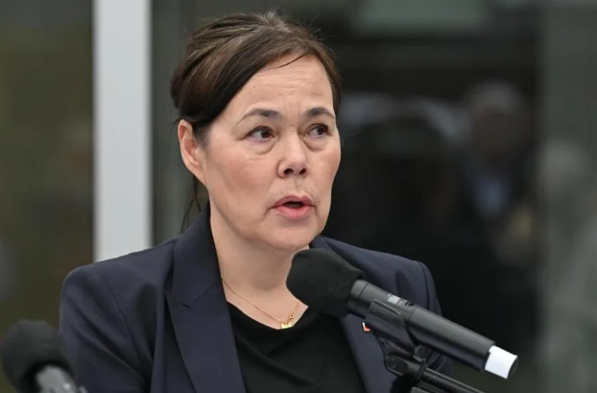  Γροιλανδία: “Έσπασε” η υπ. Εξωτερικών σε live σύνδεση- “Συγκινούμαι, είμαι καταβεβλημένη” (vid)