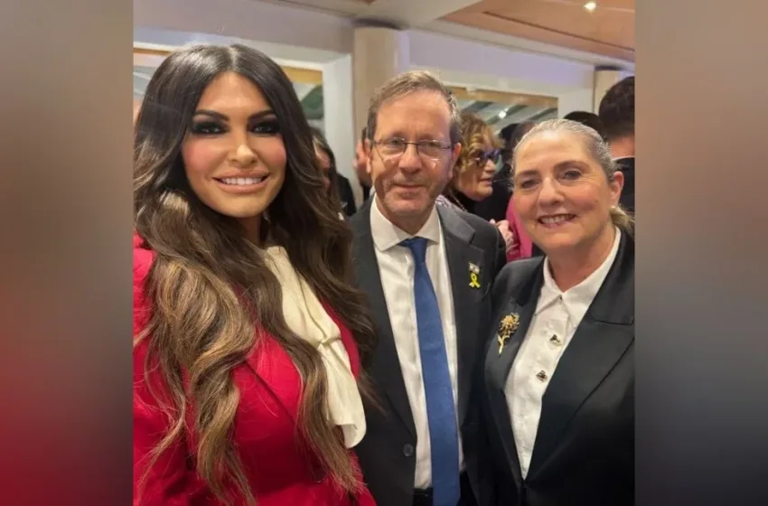  Στο Νταβός η Κίμπερλι Γκίλφοϊλ – Συναντήθηκε με τον πρόεδρο του Ισραήλ