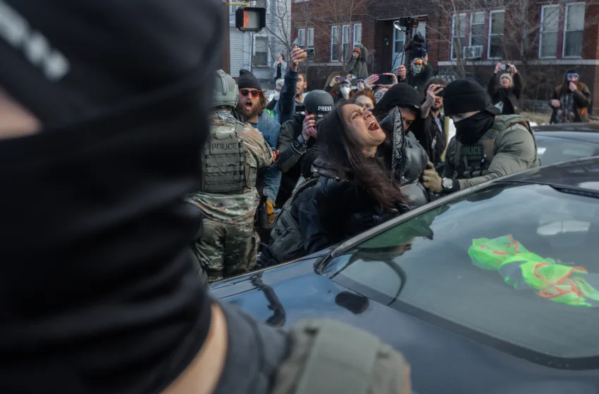  Μινεάπολη: Σοκαριστική επίθεση σε γυναίκα με αναπηρία από πράκτορες ICE (vid)