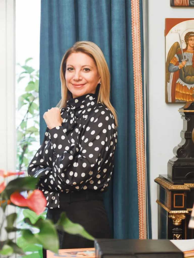 Ήταν τυχαία η επιλογή να φωτογραφηθεί η Καρυστιανού με φόντο θρησκευτικές εικόνες; Το παρασκήνιο της συνέντευξης στο Down Town Κύπρου 6 image 28