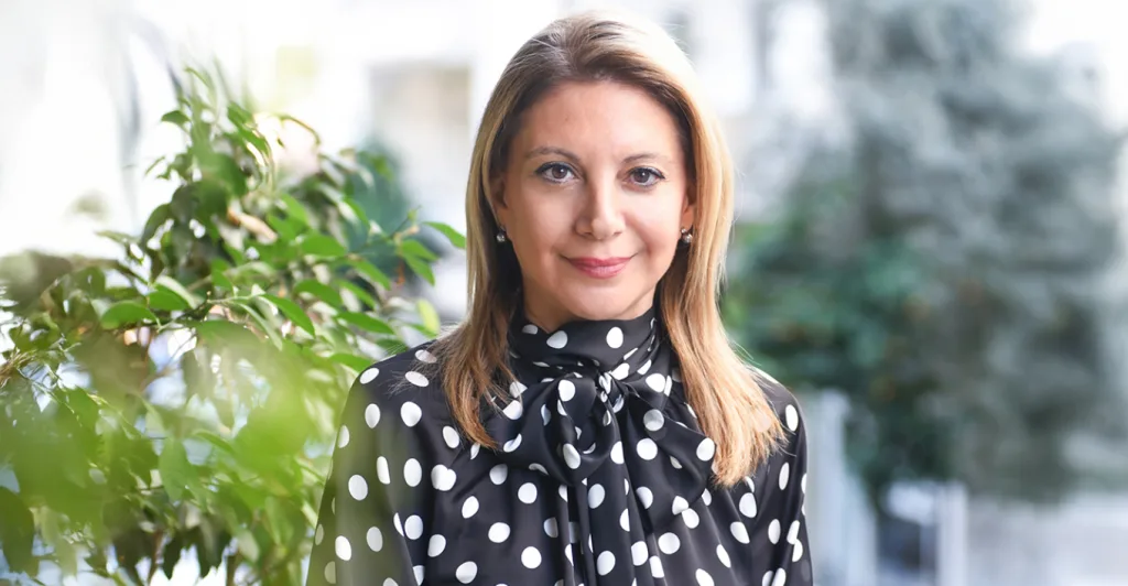 Ήταν τυχαία η επιλογή να φωτογραφηθεί η Καρυστιανού με φόντο θρησκευτικές εικόνες; Το παρασκήνιο της συνέντευξης στο Down Town Κύπρου 7 image 29