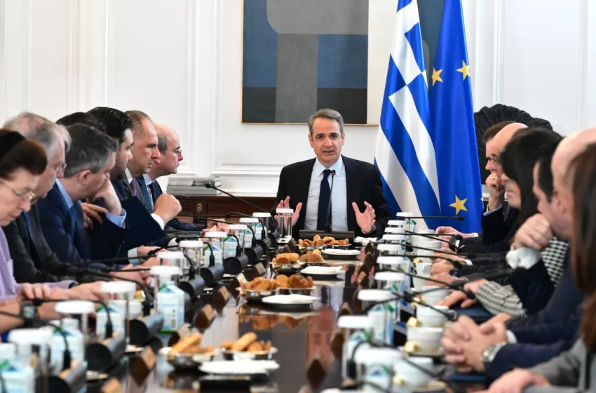  Μητσοτάκης:Η σκέψη μας  με τις οικογένειες των θυμάτων στα Τρίκαλα