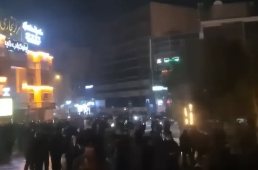  Σενάρια για αμερικανική επίθεση στο Ιράν-Φουντώνουν οι αιματηρές διαδηλώσεις-Εμπλοκή του στρατού στην καταστολή