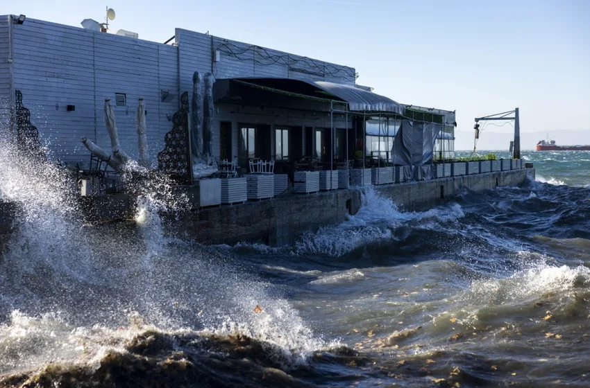  Οι ισχυροί νοτιάδες φέρνουν άστατο καιρό και αφρικανική σκόνη- Πού θα εκδηλωθούν καταιγίδες