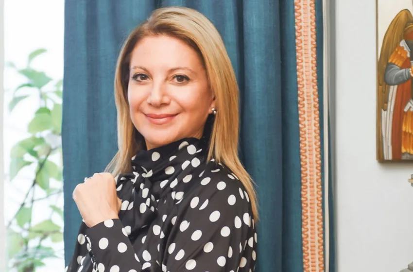  Με φόντο θρησκευτικές εικόνες η φωτογράφιση Καρυστιανού στο DownTown- Απαντήσεις Γρατσία για κόμμα, Καραχάλιο (vid)