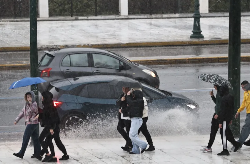   Καταιγίδα στην Αττική: Πλημμυρισμένοι δρόμοι και πτώσεις δέντρων– Κατολίσθηση στα Μέγαρα(vid)