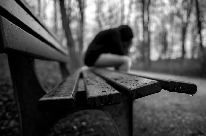  Κατάθλιψη: Πόσο συνδέεται με τη φτώχεια και οι τρόποι αντιμετώπισης