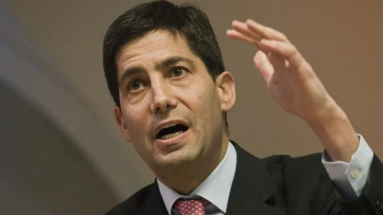  Τραμπ: Τον Κέβιν Γουόρς προτείνει για τη θέση του προέδρου της Fed