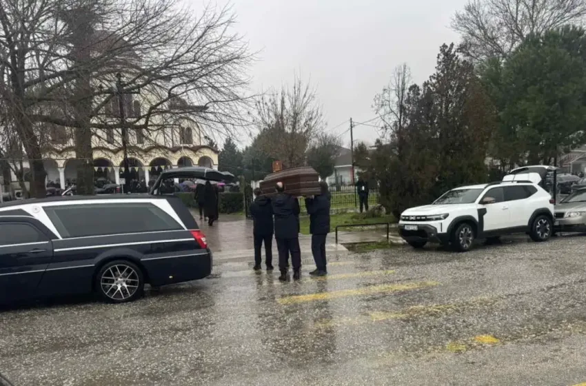  “Βιολάντα”:Θρήνος στις κηδείες τριών από τις πέντε εργάτριες που σκοτώθηκαν από την έκρηξη στο εργοστάσιο