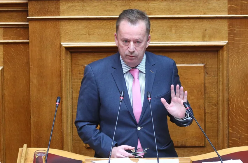  “Σείστηκε” η Βουλή από το 112 την ώρα που μιλούσε ο Κόκκαλης… “Ήρθε η ώρα να φύγετε”