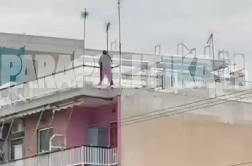  Συναγερμός στον Κορυδαλλό: Γυναίκα απειλεί να πέσει από ταράτσα πολυκατοικίας