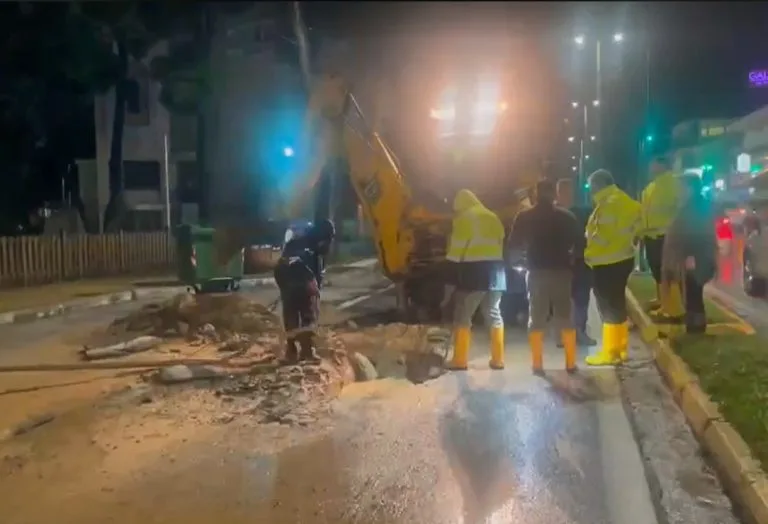  Καθίζηση οδοστρώματος στα Μελίσσια – Πού έχει διακοπεί η κυκλοφορία των οχημάτων