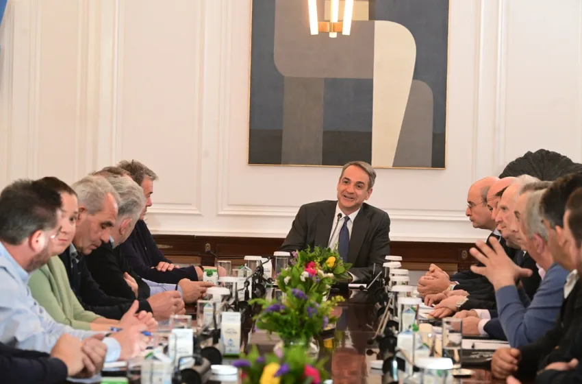  Μητσοτάκης σε αγρότες: Τις εξελίξεις τις διαμορφώνουν οι παρόντες, να δούμε τα περιθώρια βελτίωσης