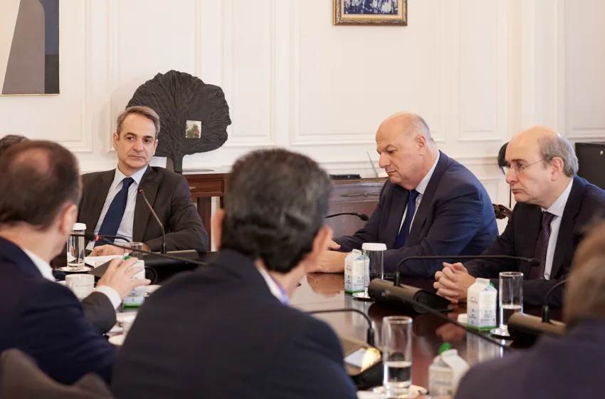  Συνάντηση Μητσοτάκη-αγροτών: Οι “τεχνικές διευθετήσεις” κλειδί για την αποκλιμάκωση των κινητοποιήσεων