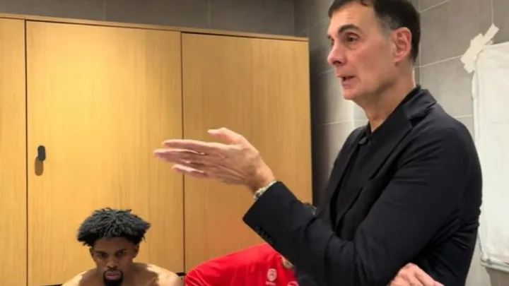  Μπαρτζώκας προς τους παίκτες: “Αδικαιολόγητη η απογοήτευσή μας στο β΄ μέρος με την Εφές” (vid)