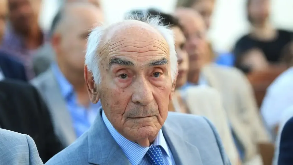 papadoggonas 1200x675 1