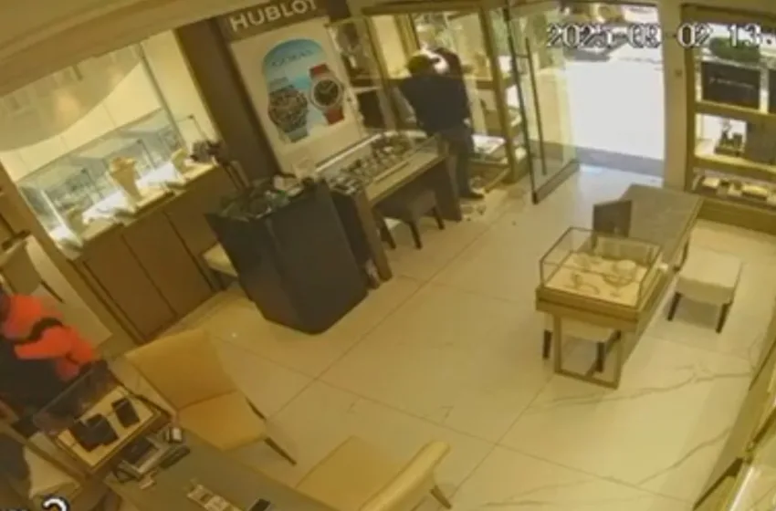  Καρέ καρέ η ληστεία σε κοσμηματοπωλείο της Χαλκιδικής από  τους “Ροζ Πάνθηρες” (vid)