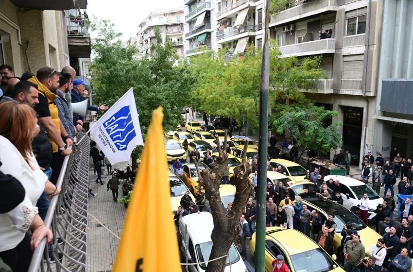  Τα ταξί τραβούν πάλι διήμερο χειρόφρενο- Έχουν δίκαιο να διαμαρτύρονται για τη μετάβαση στην ηλεκτροκίνηση;