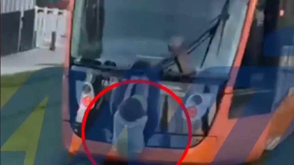 tram anhlikos 1200x675 1