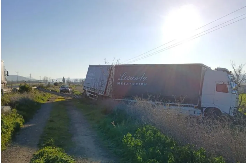  Θανατηφόρο τροχαίο στα Βάγια Βοιωτίας: ΙΧ συγκρούστηκε με φορτηγό-Νεκρός 41χρονος